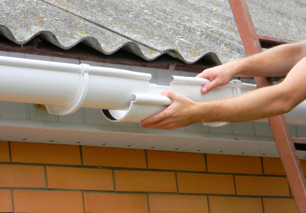 Gutter Hanging in South Bend